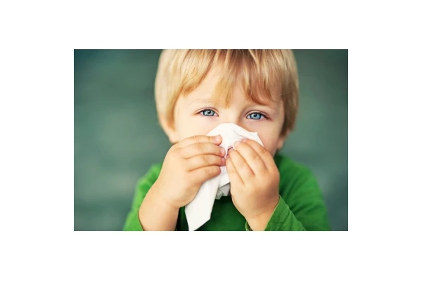 Jak radzić sobie z katarem u małego dziecka?