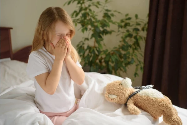 Uczulenie na kurz i roztocze. Jak radzić sobie z tym problemem?